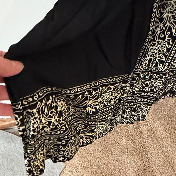 Elegant Black and White Women's Robe / swim cover up - Picture 4 of 10